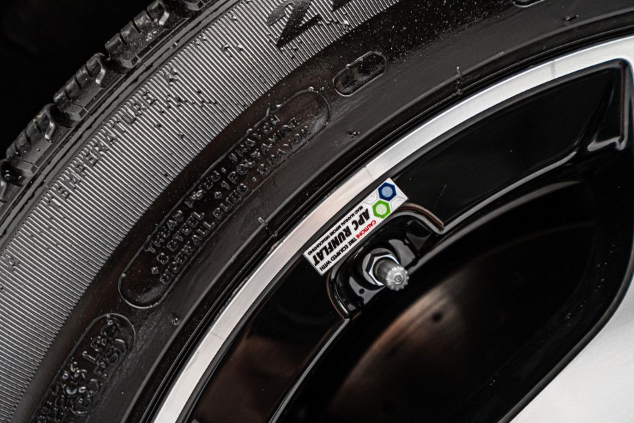 Military-grade runflat wheel